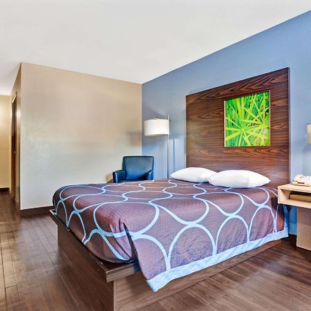 Super 8 By Wyndham Louisville Airport Екстер'єр фото
