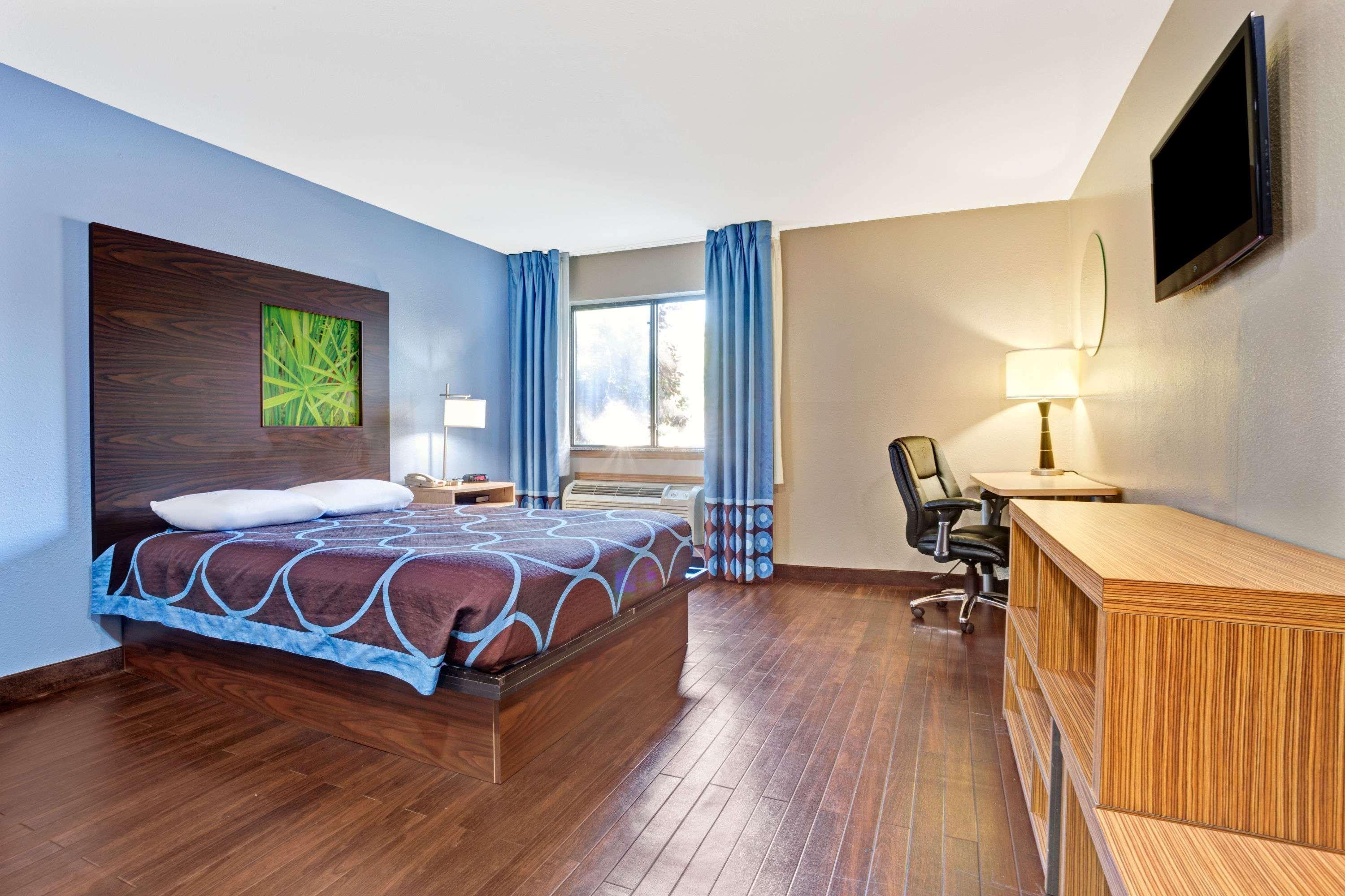 Super 8 By Wyndham Louisville Airport Екстер'єр фото