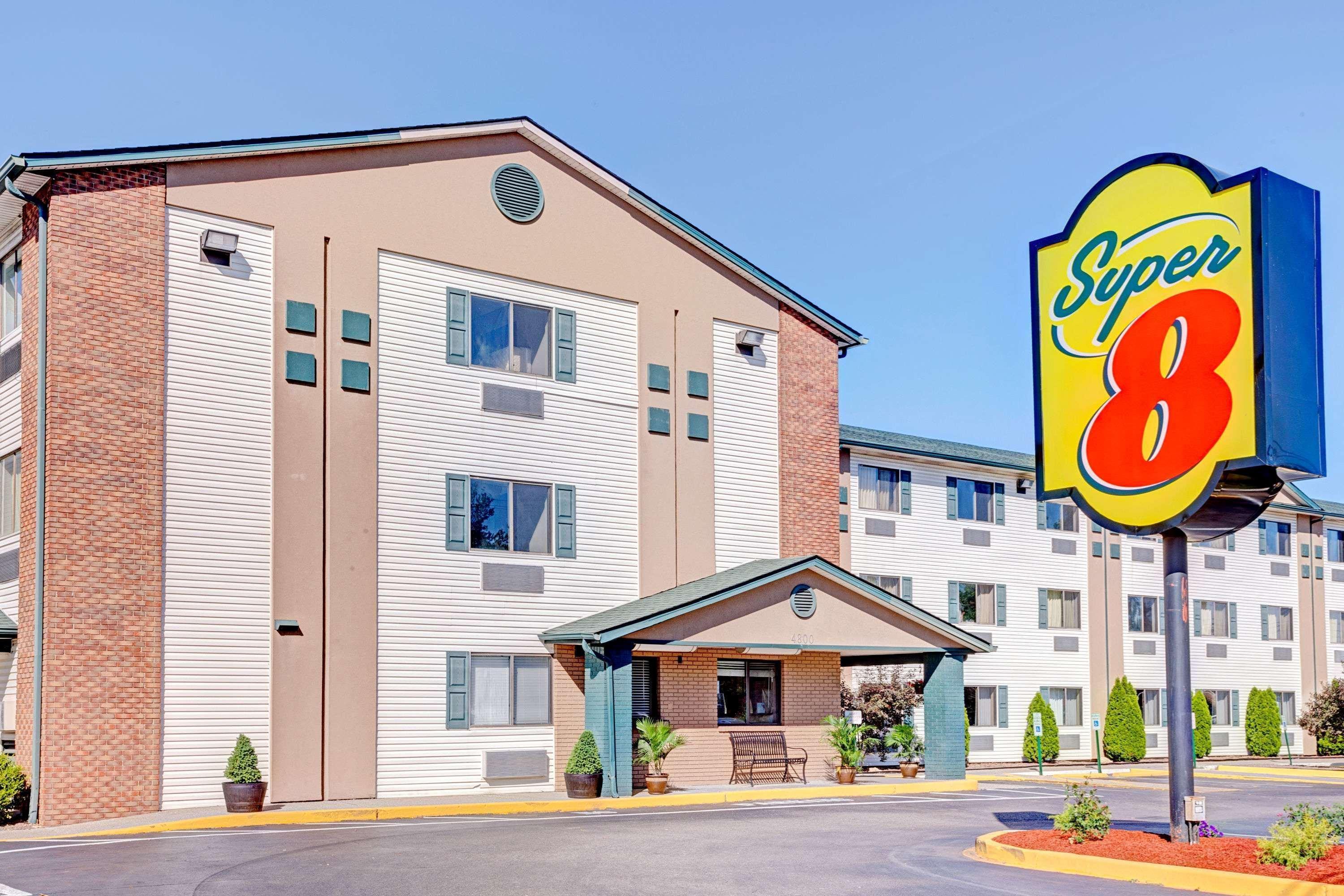 Super 8 By Wyndham Louisville Airport Екстер'єр фото