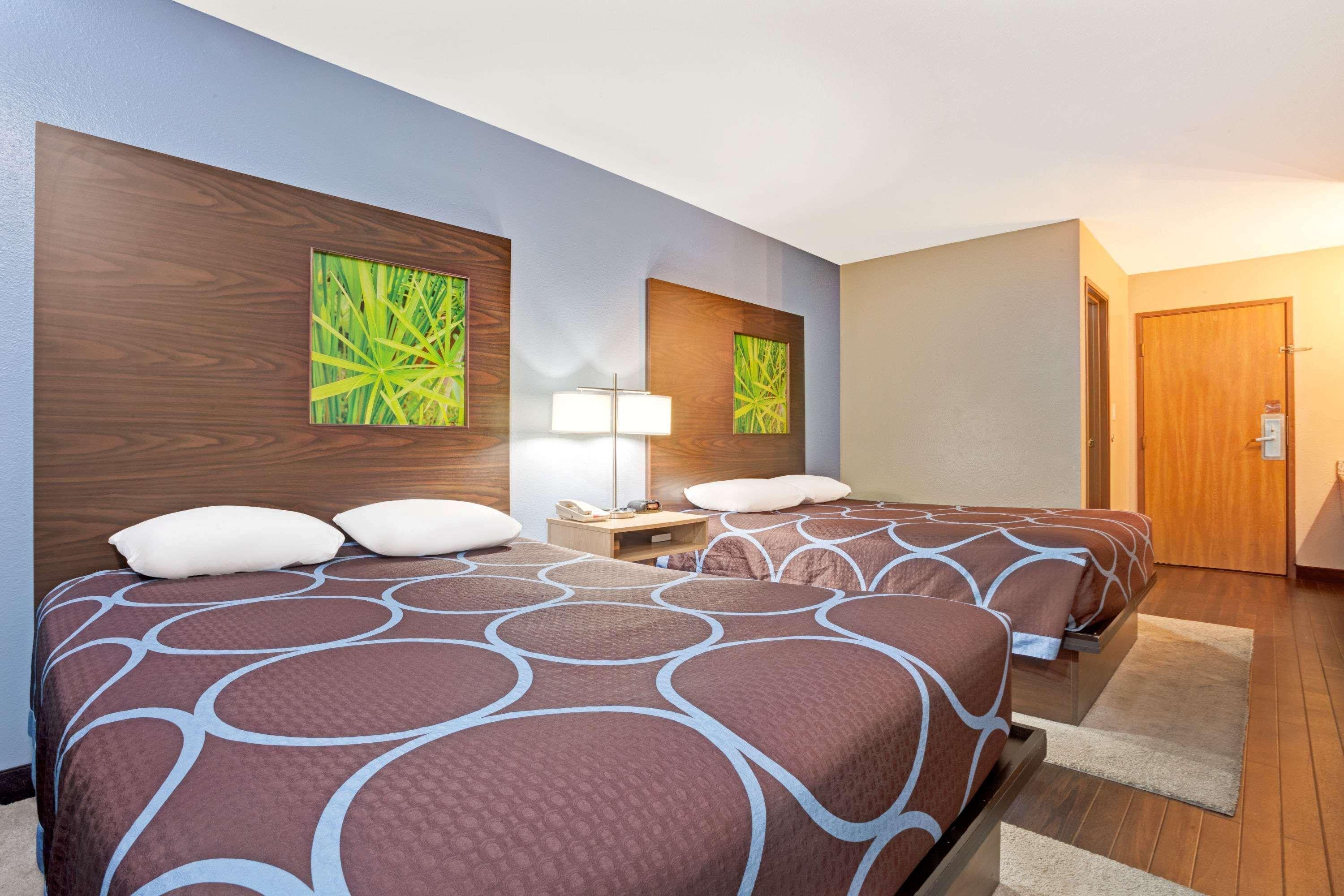 Super 8 By Wyndham Louisville Airport Екстер'єр фото
