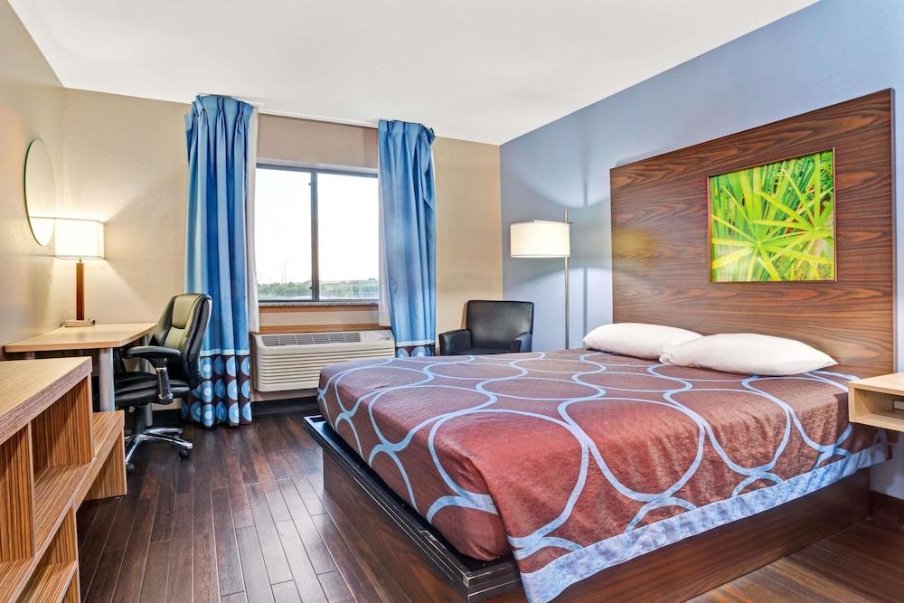 Super 8 By Wyndham Louisville Airport Екстер'єр фото