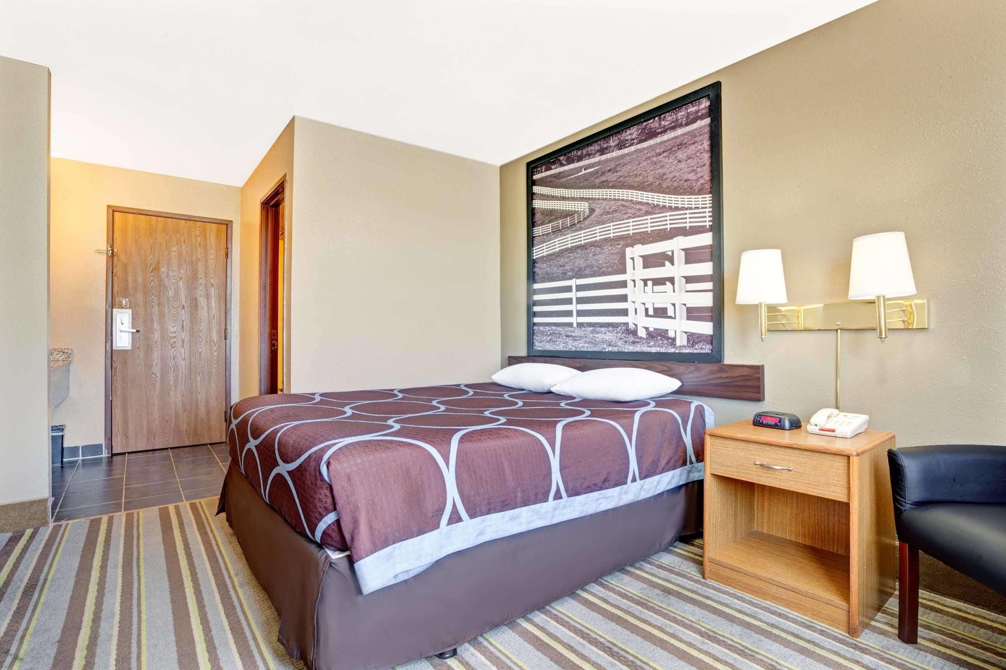 Super 8 By Wyndham Louisville Airport Екстер'єр фото